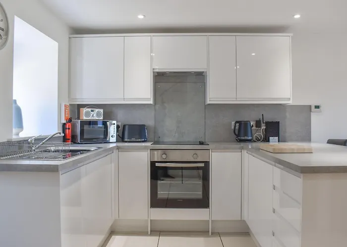 Elm - Uk48268 Whitby